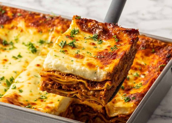 2kg family beef lasagne - serves 8